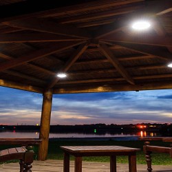 SET ILLUMINAZIONE AUTONOMO *TUTTO INCLUSO* PANNELLO SOLARE  4 FARETTI A LED